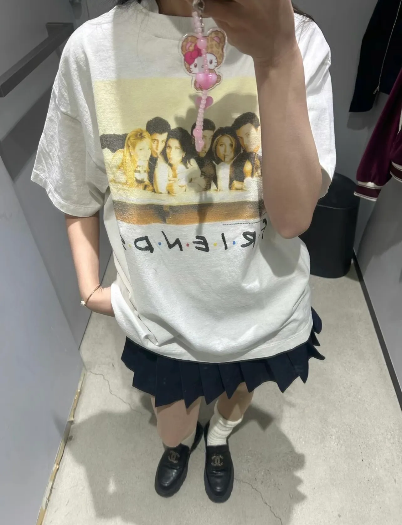 SAINT Mxxxxxx × FRIENDS FRD_SS TEE/FRIENDS/WHT American TV series Friends co-branded short-sleeves White stills TEE Beige S-XL Ready-made garments washed and distressed The top domestic printing factory God restored the correct accessories Friends co-branded wash mark Top purchasing level